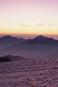 激烈角逐下足球比赛持续扣人心弦